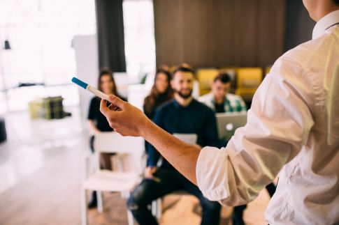 Formation professionnelle en entreprise par un consultant Hephaïstos